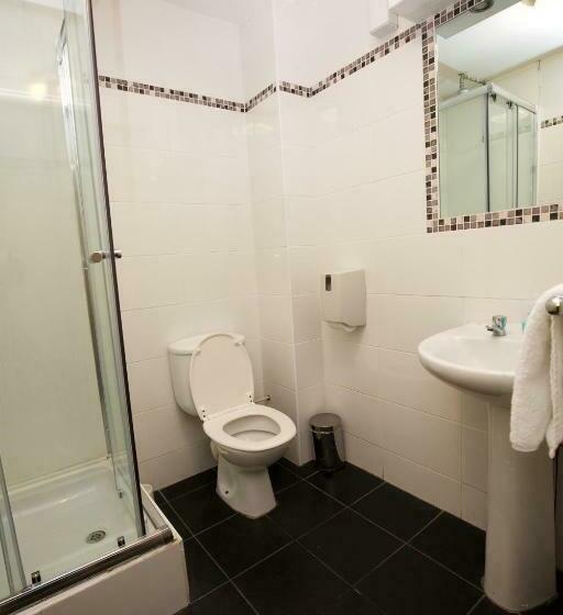 Кровать в Общей Комнате, International Inn