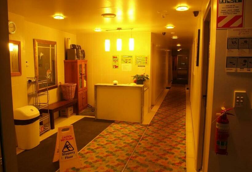 스탠다드 스튜디오, Albany Rosedale Motel