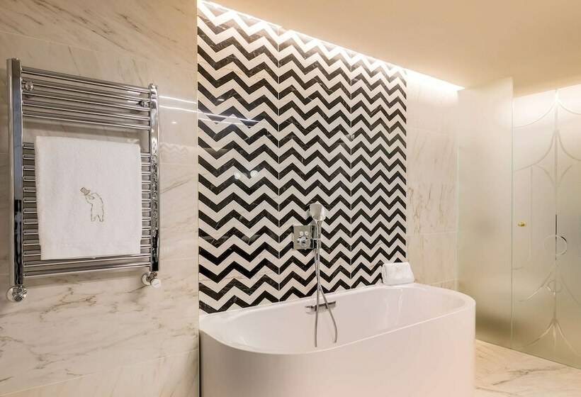 سوییت جونیور, Barcelo Torre De Madrid