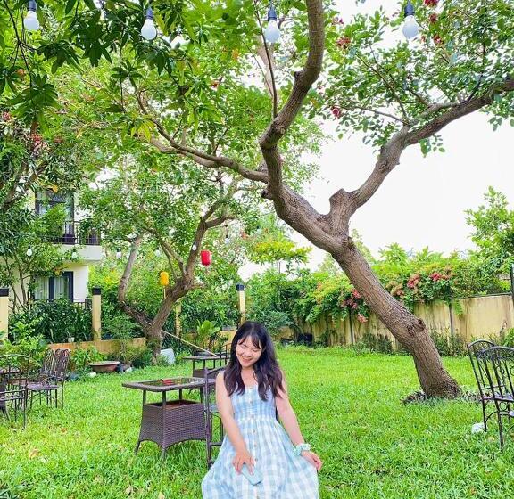 带花园景观和一个卧室的别墅, Silkotel Hoi An