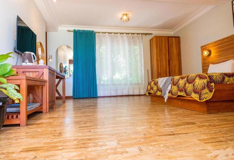 اتاق اجرایی سه نفره, Sundiata Beach Resort
