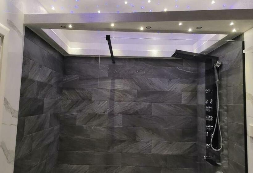 Deluxe Suite King Bed, Terrace Suites Iasi