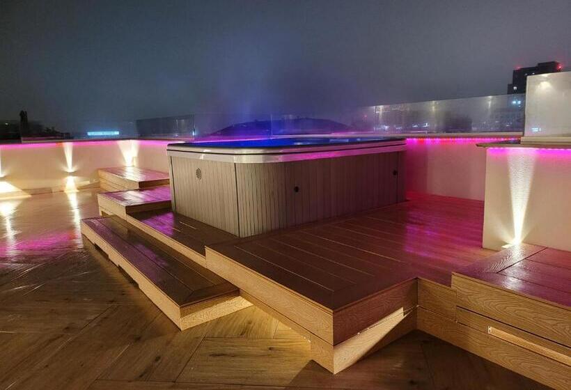 سوئیت با تخت بزرگ, Terrace Suites Iasi