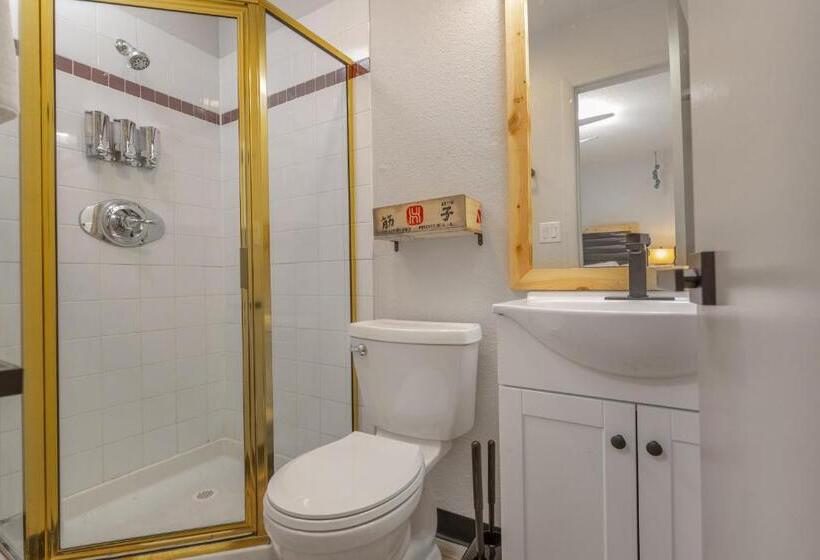 Номер Deluxe, Highliner Hotel   Queen Suites