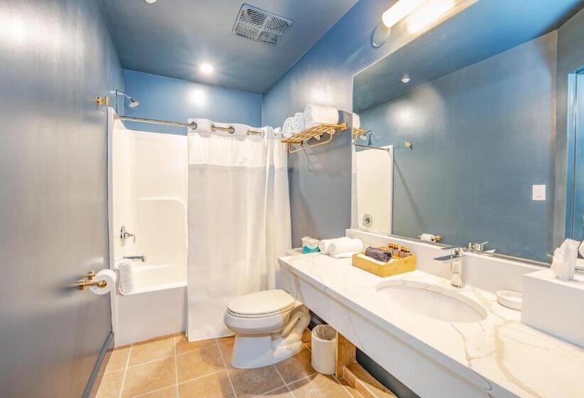 Номер Superior Кровать Кинг, The Inn At Lbi National Golf & Resort