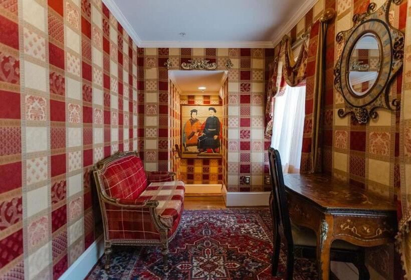 スイート, 1840s Carrollton Inn