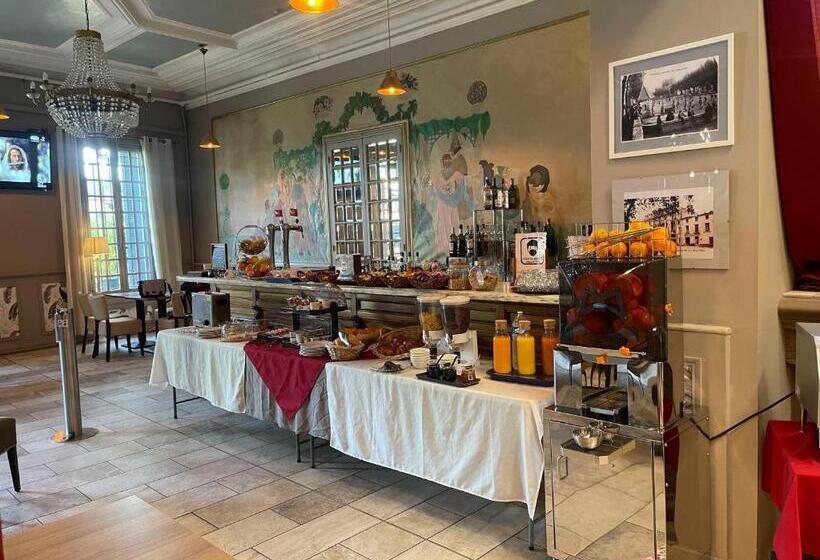Семейный Номер, Le Grand Hôtel Molière