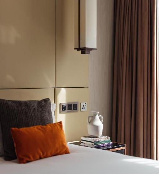 Номер Клуб, Montcalm Royal London House, London City