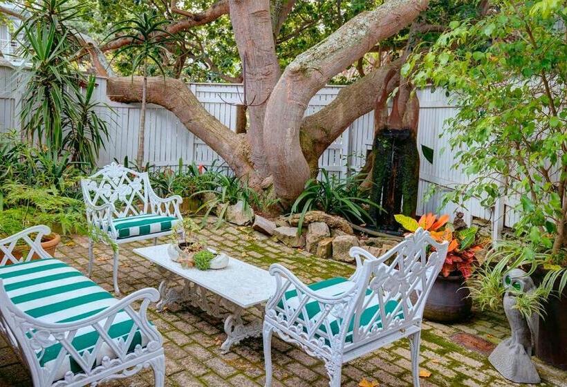 Номер Стандарт, Moontide Riverside Lodge
