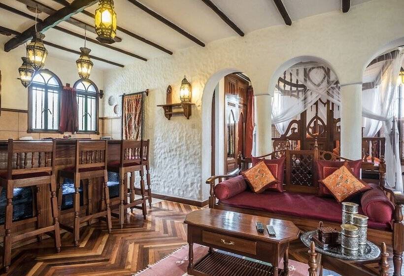 3 Bedroom Apartment, The King Post