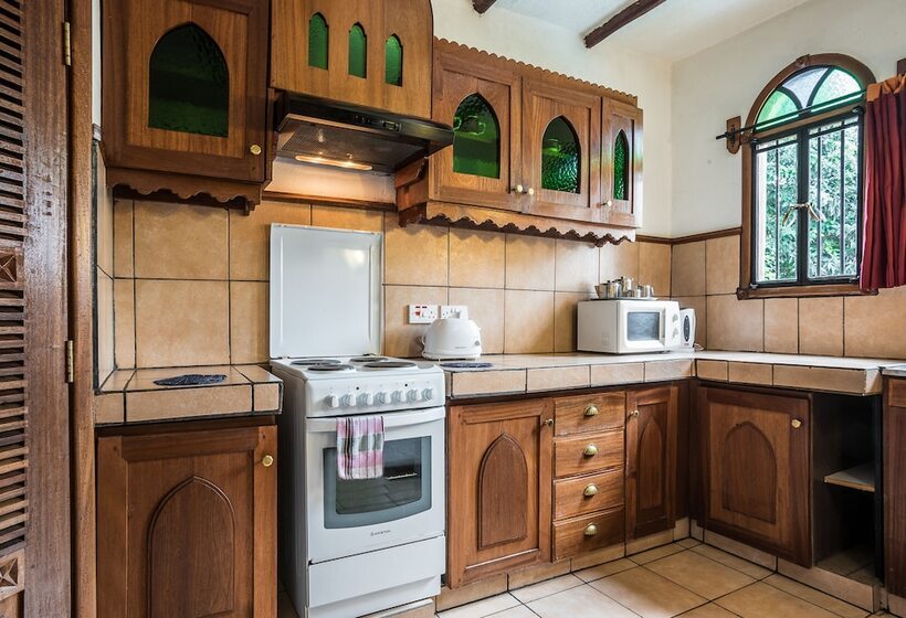 1 Bedroom Apartment, The King Post