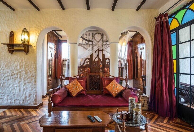3 Bedroom Apartment, The King Post