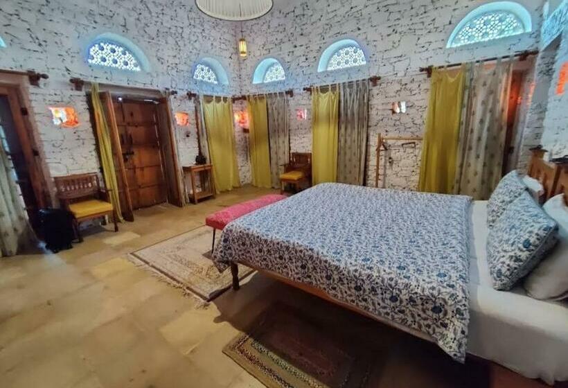 اتاق لوکس, The Secret Garden