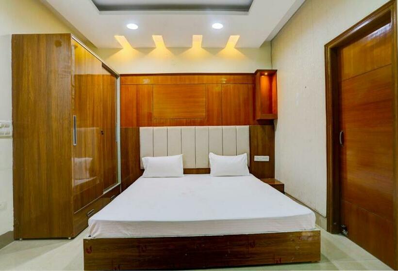 اتاق کلاسیک سه تخته, O R  Galaxy Guest House