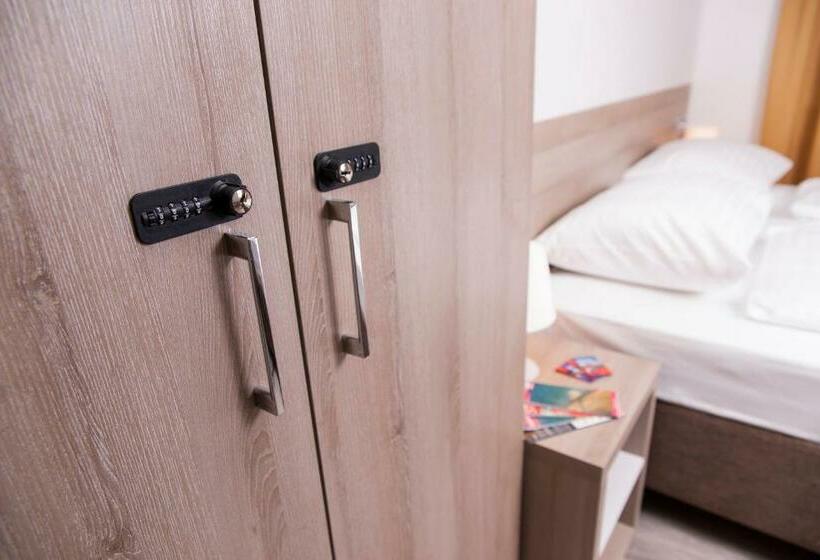 اتاق استاندارد, Hostel Sol