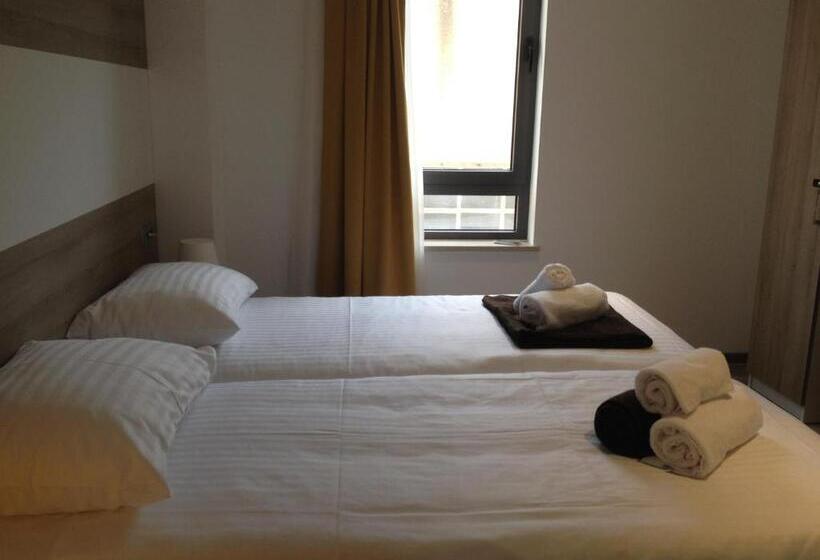 اتاق استاندارد, Hostel Sol