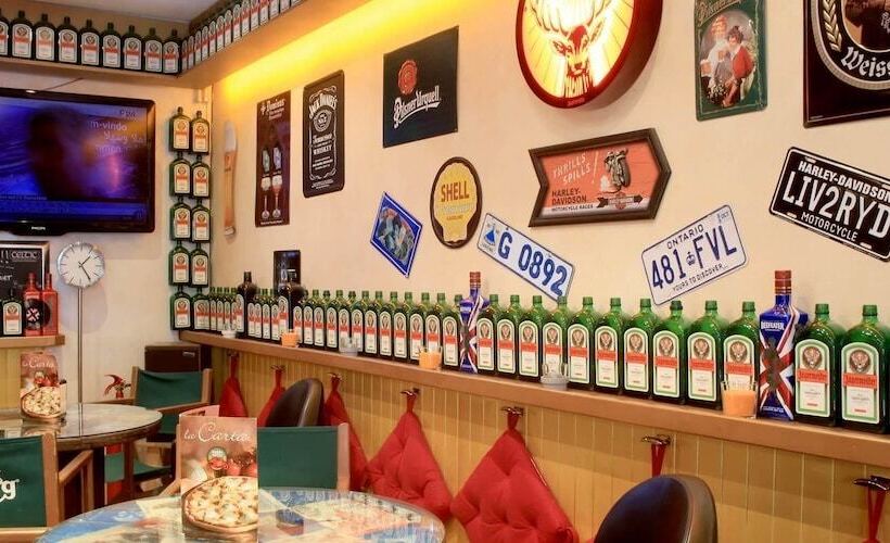 سوئیت کلاسیک, Barri Antic Hostel & Pub