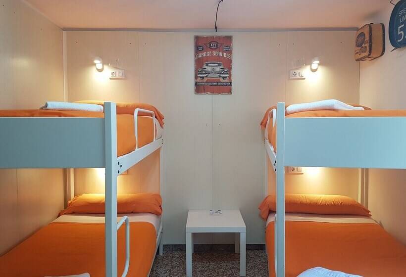 Habitación Cuádruple Estándar, Barri Antic Hostel & Pub