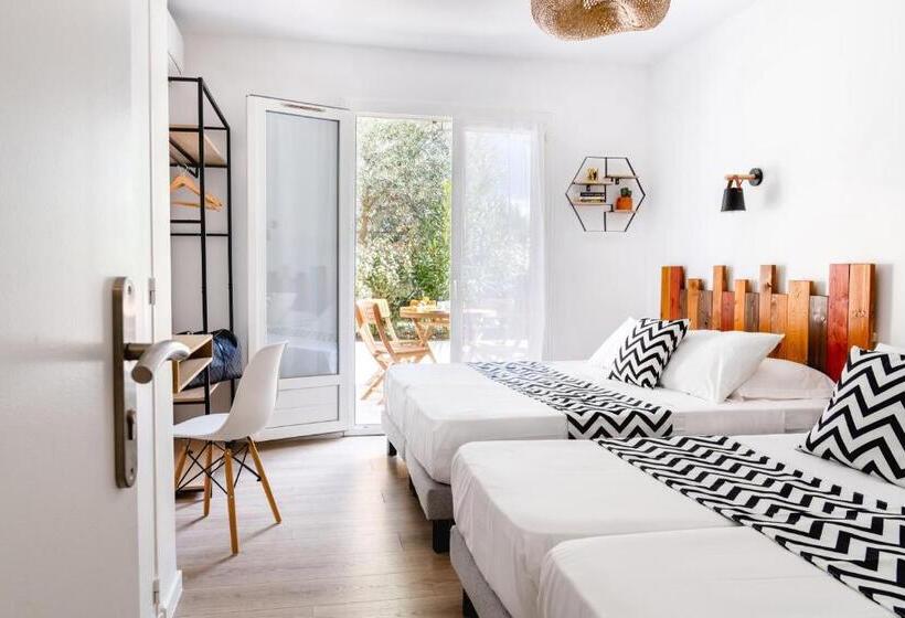 Четырехместный Номер Стандарт, Hôtel Les Volets Rouges  Cassis