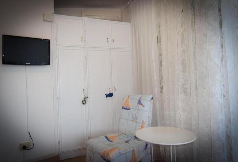 标准三人间, Villa Denia