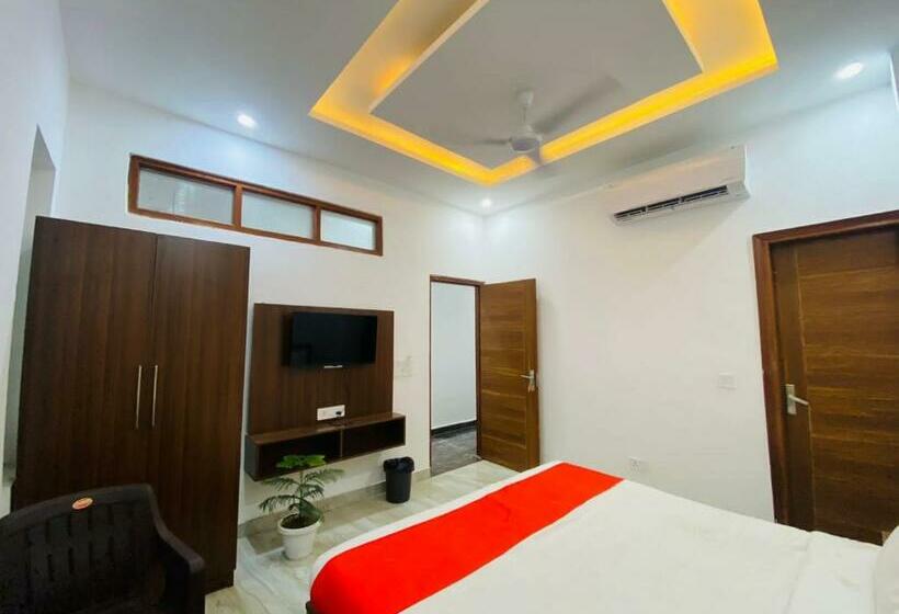 디럭스 룸, Triple Residency, Zirakpur