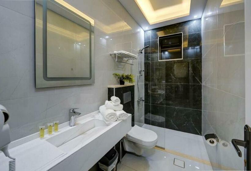 اتاق استاندارد سه نفره, Three Palms Suites