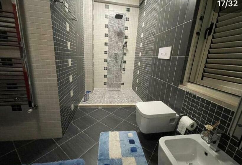 带阳台的豪华间, Albjona Guesthouse