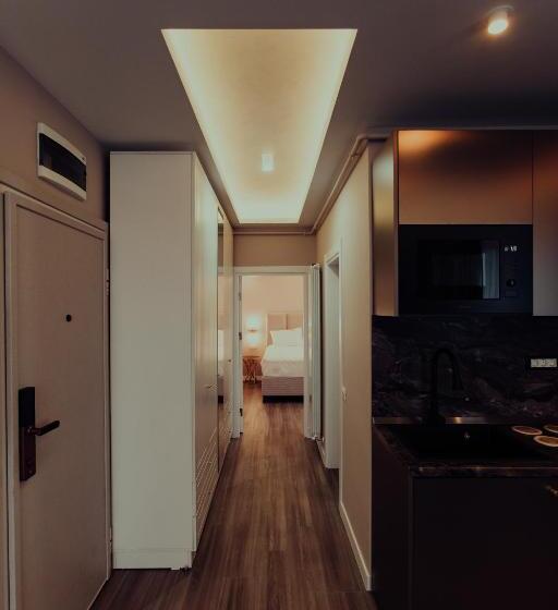 اتاق استاندارد با بالکن و چشم‌انداز دریا, Avangarde Sea Luxury Apartments