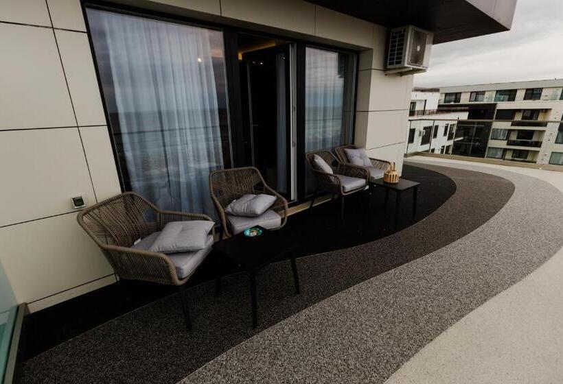 اتاق لوکس با بالکن و چشم‌انداز دریا, Avangarde Sea Luxury Apartments