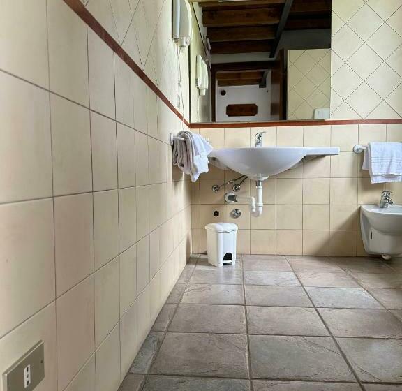 스탠다드 트리플 룸 풀장 전망, Agriturismo Fioravante