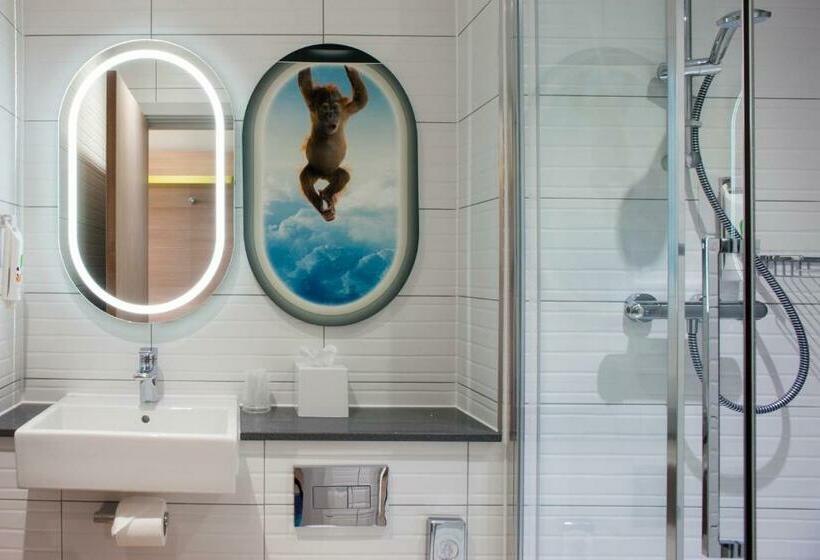 家庭间, Ibis Styles London Heathrow Airport