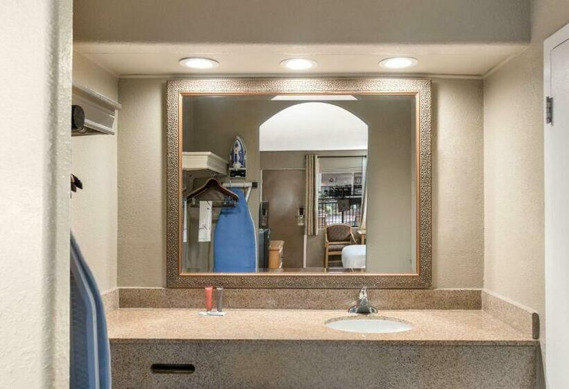 Номер Стандарт, Pearl On The Concho Surestay Collection By Best Western