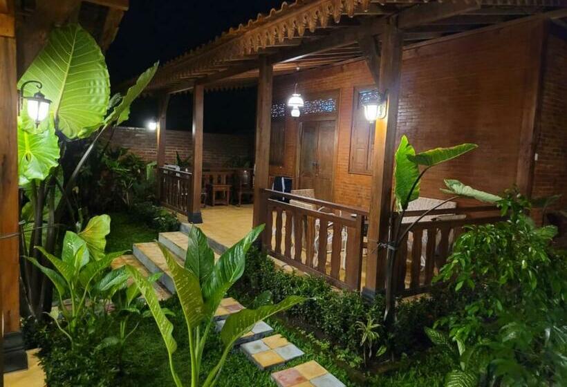 Семейный Номер, La Tavisa Hotel Borobudur