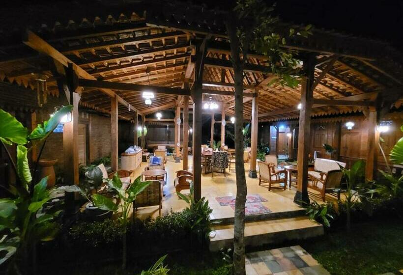 Семейный Номер, La Tavisa Hotel Borobudur