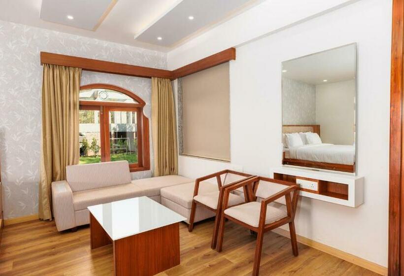 Люкс Премиум, Urmilaa Green County Resort 35 Km From Kolhapur
