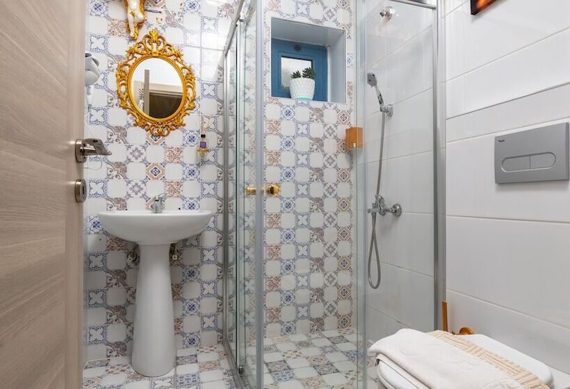 Quarto Deluxe, Lamur