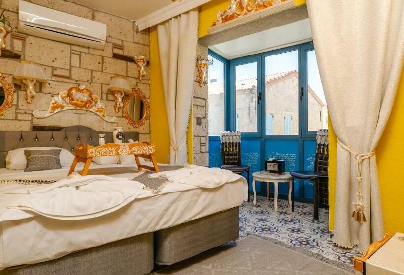 Quarto Deluxe, Lamur
