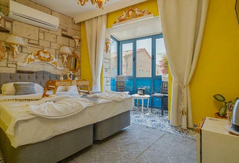Quarto Deluxe com Sacada, Lamur