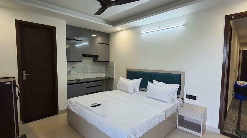 标准间带阳台, The Leaf Studio Medanta