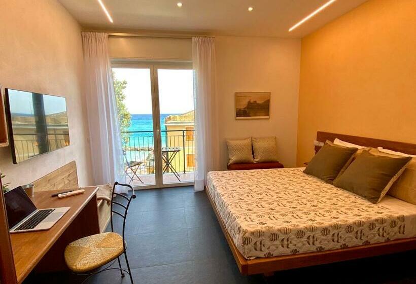 اتاق استاندارد با بالکن و چشم‌انداز دریا, Monterosso Rooms