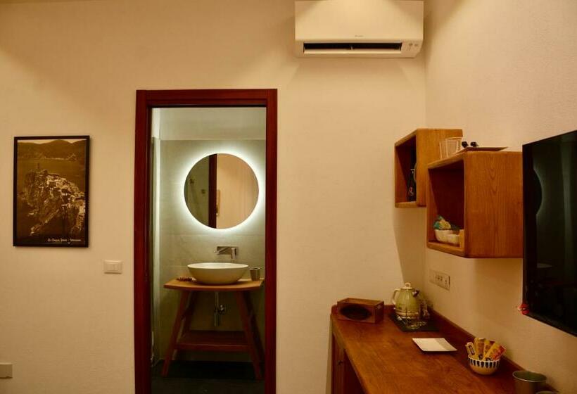 اتاق استاندارد با بالکن و چشم‌انداز دریا, Monterosso Rooms