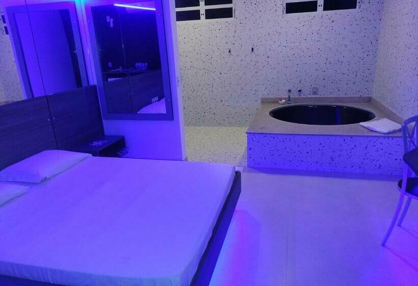 자쿠지 스위트, Motel Kalipso