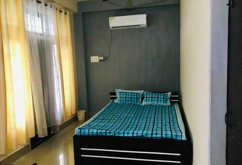 Трехместный Номер Классика, Oyo Home Road House