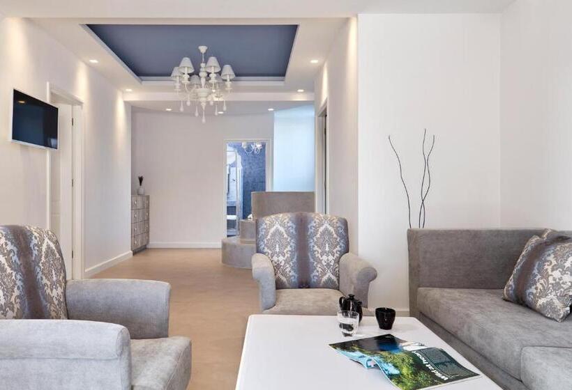 Suite avec Hydromassage, Orabel Suites Santorini
