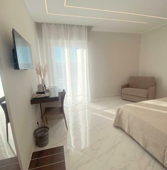 Quarto Triplo Estandar, Meligrana Central Rooms