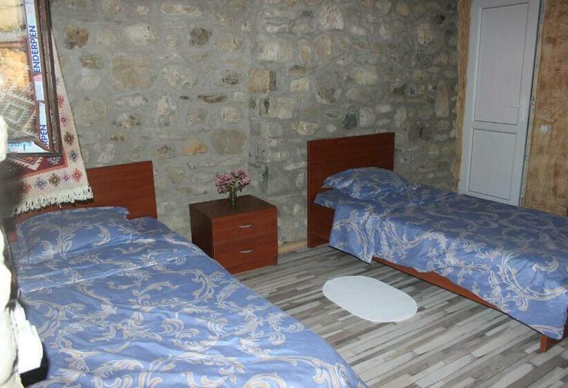 Quarto Superior Quádruplo, Golden Cradle
