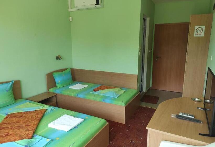 Номер Стандарт Трехместный, Sunny House Apartments