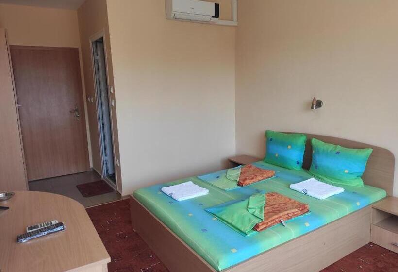Номер Стандарт с Балконом, Sunny House Apartments