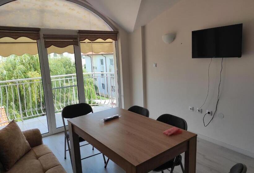 Апартаменты 1 Спальня с Балконом, Sunny House Apartments
