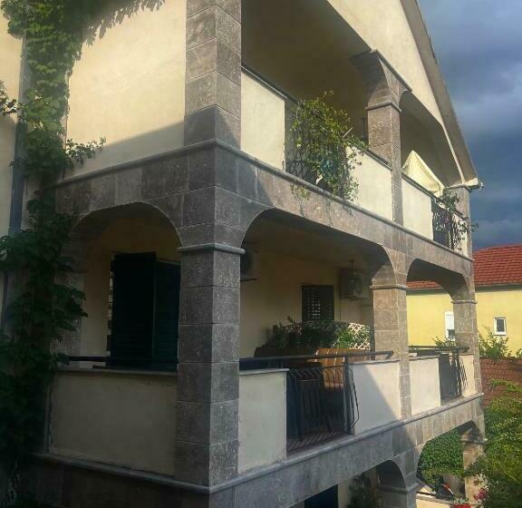 آپارتمان 1 خوابه با تراس, Casa Maruca